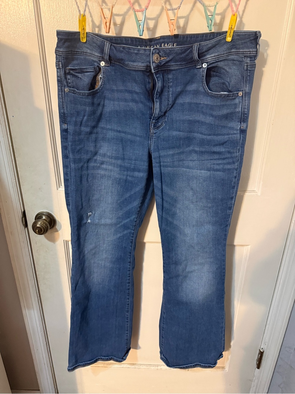 American Eagle Outfitters Women’s Mid Wash Super Stretch Blue Jeans